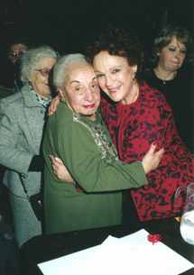 Dra Florentina Gómez Miranda, Premio Dignidad Año 1999 y Eva Giberti en el ámbito del Museo Roca, donde se entregó la distinción